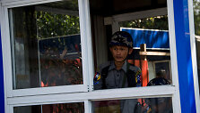 Į Aung San Suu Kyi biurą buvo įmesta padegamoji bomba