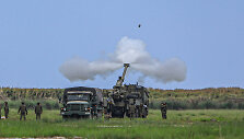 JAV ir Filipinų kariai didelėse pratybose raketomis ap&scaron;audė laivą