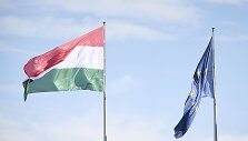 Vengrijos ir Europos Sąjungos vėliavos