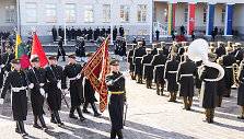 Baltijos valstybių vėliavų pakėlimo ceremonija Simono Daukanto aik&scaron;tėje