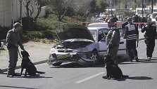 Jeruzalėje automobilis įsirėžė į pėsčiuosius.