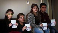 Pagal naująjį D.Trumpo įsaką į JAV neįleidžiami &scaron;alies vizas gavę imigrantai.