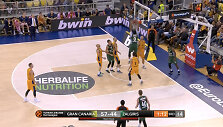 Brandonas Daviesas ir Derrickas Waltonas