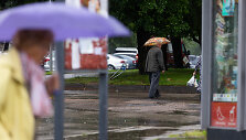 &Scaron;iandien i&scaron;eiti i&scaron; namų be skėčio nerekomenduojama