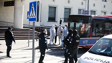 Specialiosios tarnybos ir autobusai laukia atvykstančių keleivių