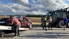 Avarija Radvili&scaron;kio rajone: lengvasis automobilis susidūrė su Lietuvos kariuomenės ma&scaron;ina 