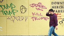 Kalifornijoje pasirodė D.Trumpą keikiančių grafičių