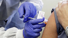 1 fazės klinikinių tyrimų dalyviui &scaron;virk&scaron;čiama &bdquo;Moderna&ldquo; pagaminta vakcina nuo COVID-19