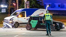 Girtas autobusiuko vairuotojas Ateities gatvėje smarkiai trenkėsi į stovintį &bdquo;Peugeot&ldquo; automobilį