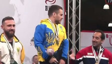 Ivanas Chuprynko atsisakė paspausti ranką varžovui i&scaron; Irano (de&scaron;inėje).