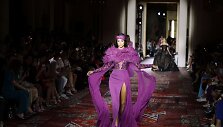 &bdquo;Zuhair Murad&ldquo; 2019&ndash;2020 m. rudens ir žiemos auk&scaron;tosios mados kolekcijos modelis