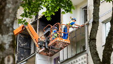 Pradedami Vilniuje Vir&scaron;uli&scaron;kėse degusio daugiabučio avarinės būklės pa&scaron;alinimo darbai