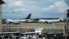 Niekas nežino, kam priklauso jau daugybę mėnesių Kvala Lumpūro oro uoste besiilsintys &bdquo;Boeing 747-200F&ldquo;.