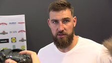 jonas-valanciunas-apie-lietuvos-krepsinio-rinktine-lyderiu-bus-tiek-rubineje-tiek-ant-parketo