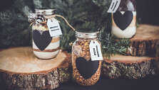 I&scaron; kairės į de&scaron;inę: &scaron;okoladainio ruo&scaron;inys, kalėdinė granola, sausainių ruo&scaron;inys