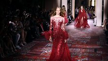 &bdquo;Zuhair Murad&ldquo; 2019&ndash;2020 m. rudens ir žiemos auk&scaron;tosios mados kolekcijos modelis