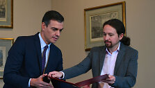 Socialistų lyderis Pedro Sanchezas ir &bdquo;Podemos&ldquo; lyderis Pablo Iglesias