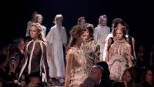&bdquo;Alexander McQueen&ldquo; 2016 m. pavasario-vasaros kolekcijos pristatymas