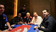 I&scaron; kairės: Philas Ivey, Danny Tangas, Paulas Phua, Antanas Guoga ir Tomas Dwanas / asm. archyvo nuotr.