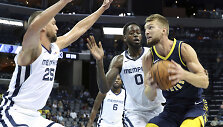 Domantas Sabonis ir &bdquo;Indiana Pacers&ldquo; ikisezoninėse rungtynėse 104:109 nusileido &bdquo;Memphis Grizzlies&ldquo; klubui.