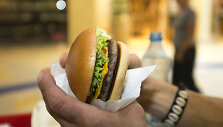 Antrą de&scaron;imtį Lietuvoje veikiantis "McDonald's" džiaugiasi kasmet augančiu pelnu ir žada naujų restoranų atidarymus