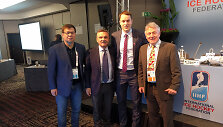 Nuotraukoje i&scaron; kairės: asociacijos &bdquo;Hockey Lietuva&ldquo; generalinis sekretorius Vaidas Budrauskas, IIHF prezidentas Rene Faselis, asociacijos &bdquo;Hockey Lietuva&ldquo; prezidentas Petras Nausėda ir Lietuvos vyrų rinktinės vyriausiasis treneris Berndas Haakė.