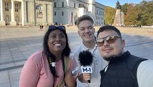 &bdquo;M-1&ldquo; vedėjai Gustas ir Joris kalbina užsieniečius