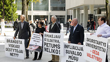 Lietuvos auk&scaron;tųjų mokyklų profesinių sąjungų susivienijimo piketas