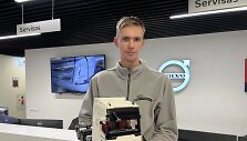 Egidijus ir jo iš &bdquo;Lego&ldquo; kaladėlių sukonstruotas &bdquo;Volvo FH Aero&ldquo; vilkikas