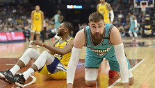 Jonas Valančiūnas mače su &bdquo;Warriors&ldquo; pelnė 31 ta&scaron;ką ir atkovojo 19 kamuolių.