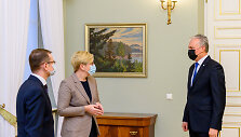 Prezidentas susitiko su Ministre Pirmininke Ingrida &Scaron;imonyte ir sveikatos apsaugos ministru Arūnu Dulkiu