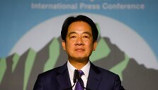 ANN WANG / REUTERS