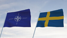 NATO, &Scaron;vedijos vėliavos