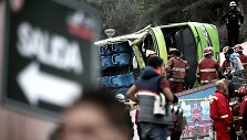 Autobusas apvirto siauroje Limos gatvėje