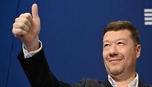 T. Okamura / MICHAL CIZEK / AFP