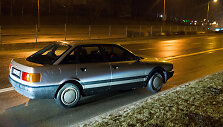 Beteisio vyro vairuojamas &bdquo;Audi 80&ldquo;