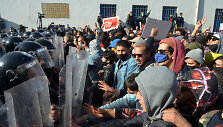 Protestuotojai prie Tuniso parlamento