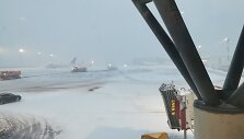 Vilniaus oro uostą užpustė sniegas
