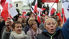 Lenkijoje &ndash; mitingas prie&scaron; vyriausybę