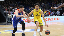 Vasilije Micičius prie&scaron; Maodo Lo
