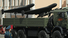 Kariniame parade Rusija pademonstravo dronus, kurie smūgiuoja Ukrainai