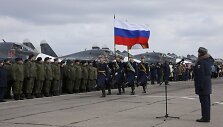 Rusijoje pasitikti i&scaron; Sirijos grįžę naikintuvų pilotai