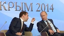 Dmitrijus Medvedevas ir Vladimiras Putinas