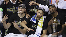 Kevinas Durantas su MVP prizu