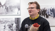 Pauliaus Lileikio fotografijų parodos &bdquo;Fotoamnestija 1988&ndash;1999&ldquo; atidarymas &Scaron;iaulių &bdquo;Au&scaron;ros&ldquo; muziejuje
