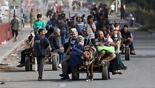 Tūkstančiai palestiniečių keliauja i&scaron; &scaron;iaurės Gazos į pietus