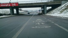 Stilizuoto elektromobilio simbolis suteikia privilegijas tylioms ir &bdquo;&scaron;varioms&ldquo; transporto priemonėms