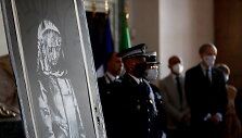 Prancūzijoje 8 asmenys teisiami dėl Banksy darbo vagystės i&scaron; Paryžiaus atakų vietos