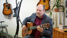 Gitaros mokytojas Gintaras Jakelis