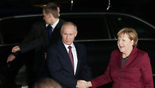 Buvusi Vokietijos kanclerė Angela Merkel ir Rusijos prezidentas Vladimiras Putinas